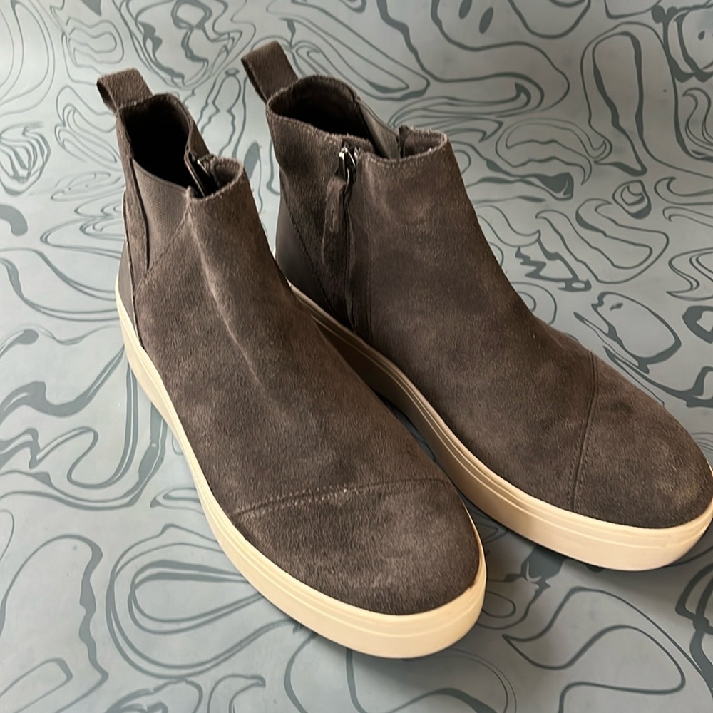 TOMS boots